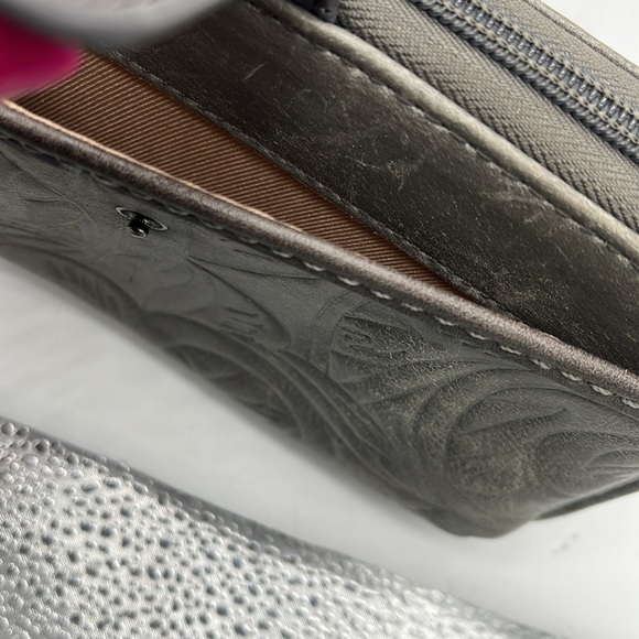 The Sak Leather Wristlet grey many CC Slots Zip pocket - Picture 5 of 7